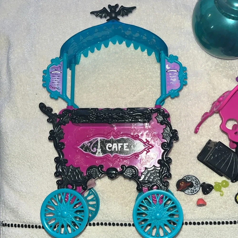 Monster High Dollhouse Furniture Set - Picture 5 of 11